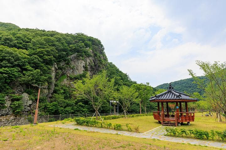 수리바위 캠핑정원